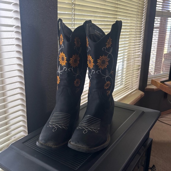 Shoes - Black Cowboy Boots with Sunflower Embroidery